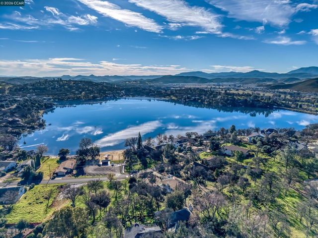 18357 Deer Hill Rd, Hidden Valley Lake, CA 95467