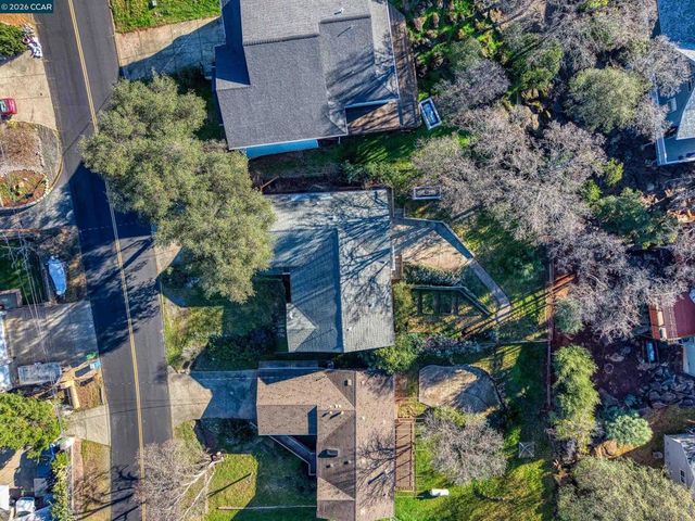 18357 Deer Hill Rd, Hidden Valley Lake, CA 95467
