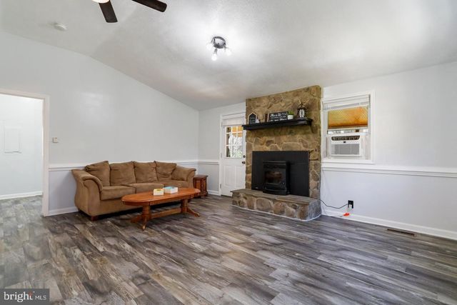 600 MOUNTAIN VIEW DR, Front Royal, VA 22630