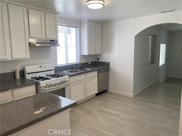 13260 Raven Street, Sylmar (los Angeles), CA 91342