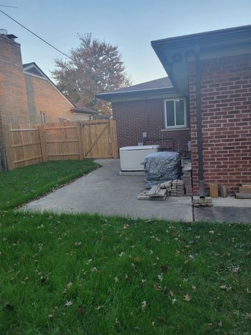 23155 Raven Avenue, Eastpointe, MI 48021