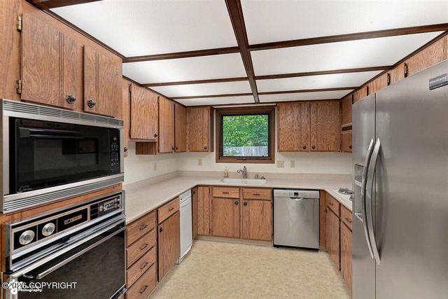 19605 Pribilof Loop, Eagle River, AK 99577