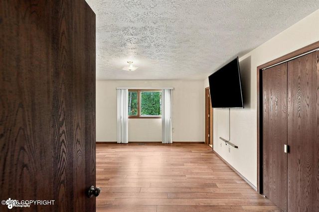 19605 Pribilof Loop, Eagle River, AK 99577