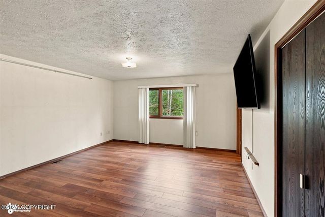19605 Pribilof Loop, Eagle River, AK 99577