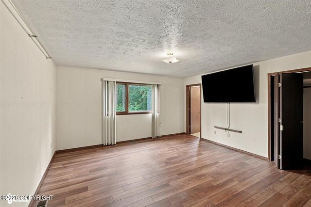19605 Pribilof Loop, Eagle River, AK 99577