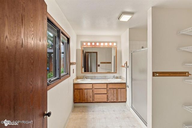 19605 Pribilof Loop, Eagle River, AK 99577
