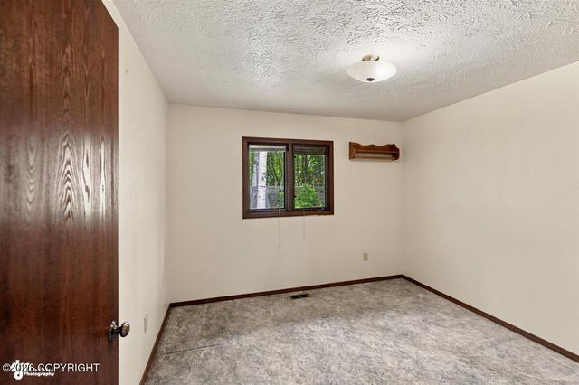 19605 Pribilof Loop, Eagle River, AK 99577