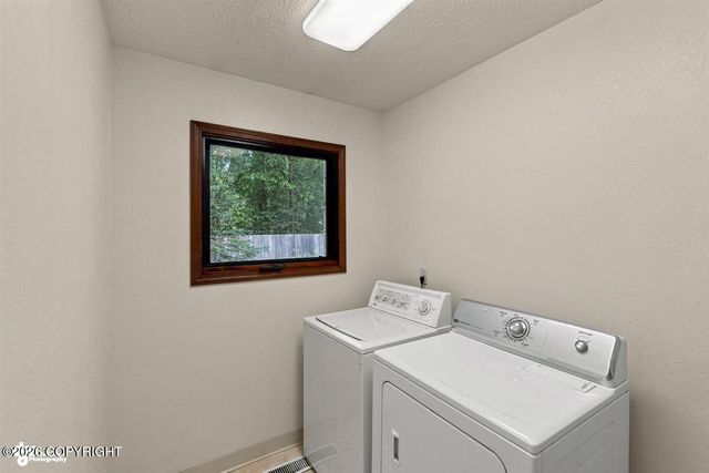 19605 Pribilof Loop, Eagle River, AK 99577