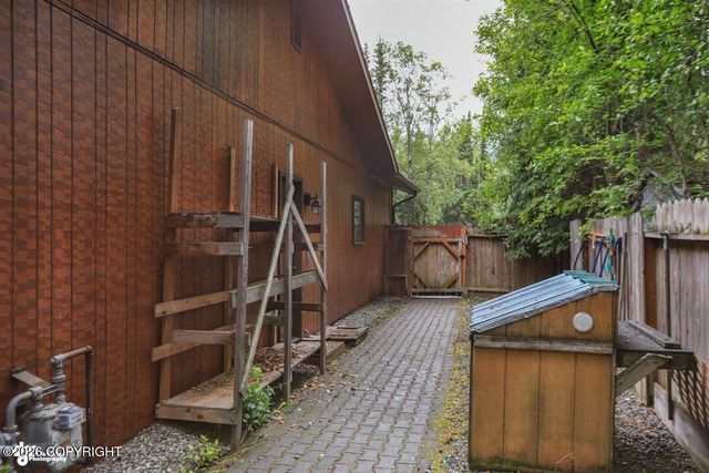 19605 Pribilof Loop, Eagle River, AK 99577