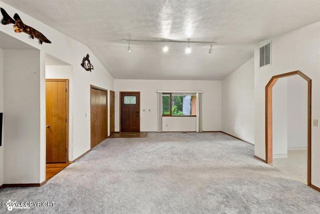 19605 Pribilof Loop, Eagle River, AK 99577