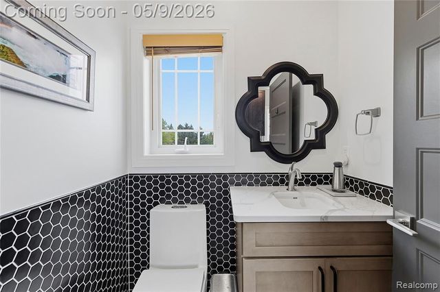 65565 Dequindre Road, Oakland, MI 48363