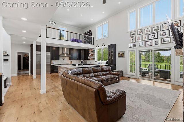 65565 Dequindre Road, Oakland, MI 48363