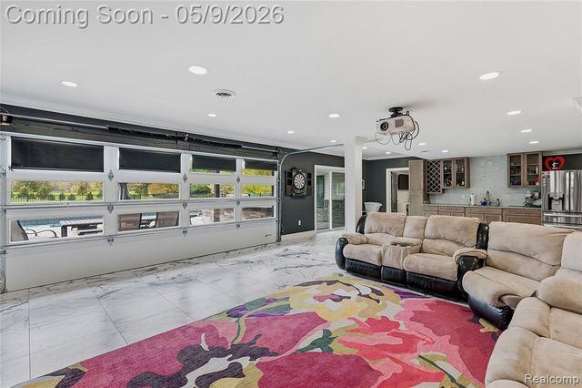 65565 Dequindre Road, Oakland, MI 48363