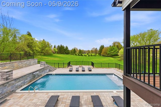 65565 Dequindre Road, Oakland, MI 48363