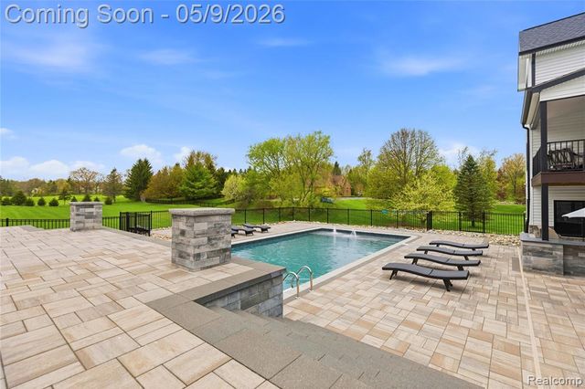 65565 Dequindre Road, Oakland, MI 48363