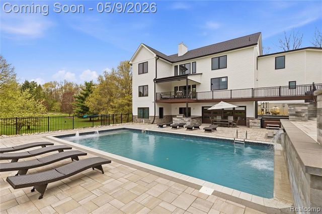 65565 Dequindre Road, Oakland, MI 48363