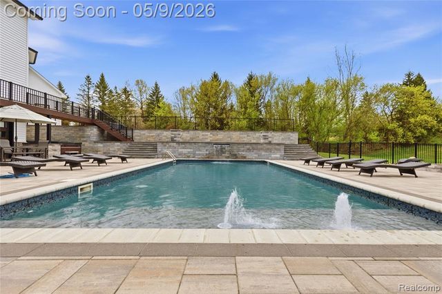 65565 Dequindre Road, Oakland, MI 48363