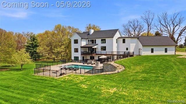 65565 Dequindre Road, Oakland, MI 48363