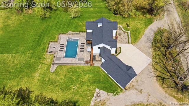 65565 Dequindre Road, Oakland, MI 48363