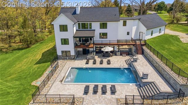 65565 Dequindre Road, Oakland, MI 48363