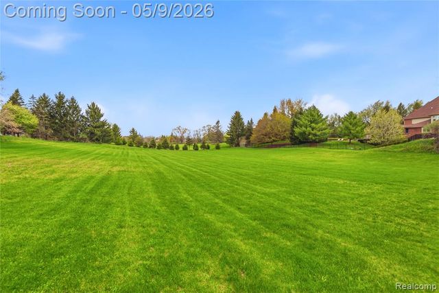 65565 Dequindre Road, Oakland, MI 48363