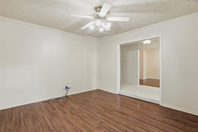 15725 Lakeview Drive, Jersey Village, TX 77040