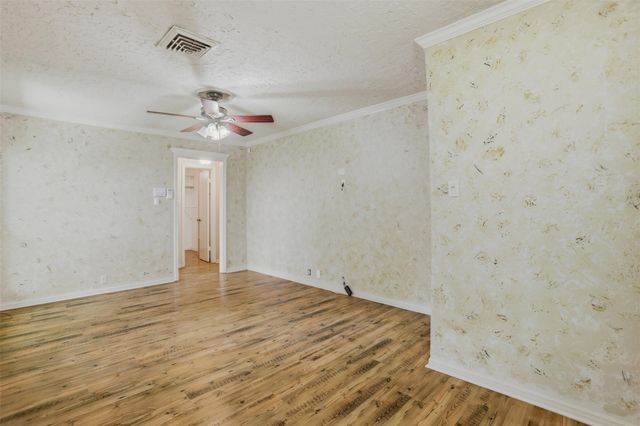 15725 Lakeview Drive, Jersey Village, TX 77040