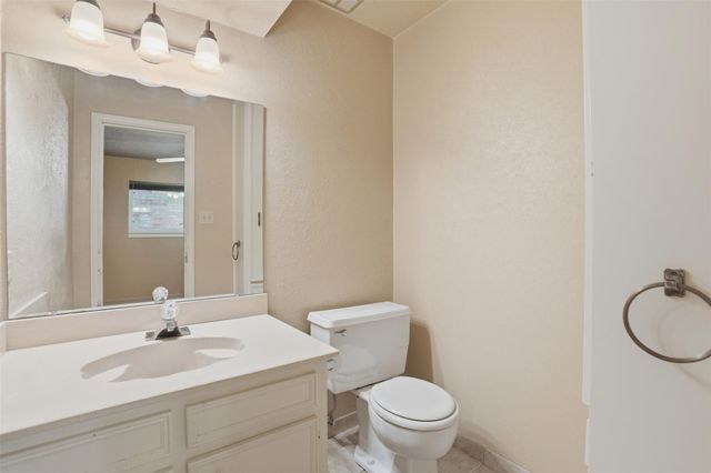 15725 Lakeview Drive, Jersey Village, TX 77040