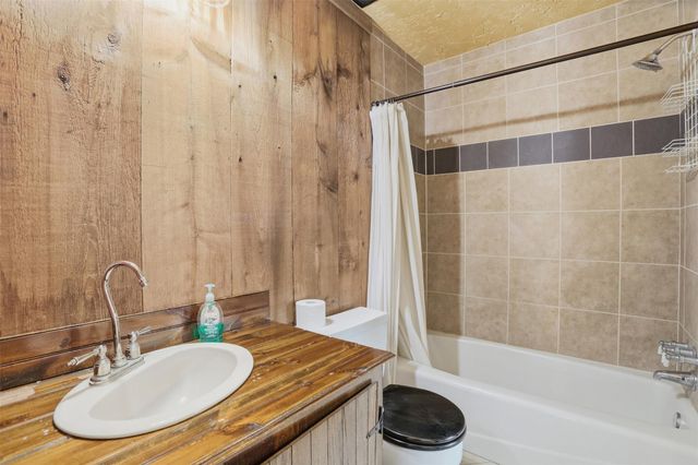 15725 Lakeview Drive, Jersey Village, TX 77040