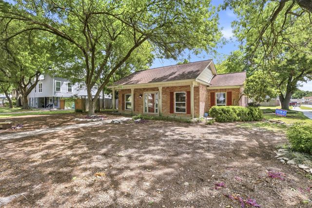 15725 Lakeview Drive, Jersey Village, TX 77040