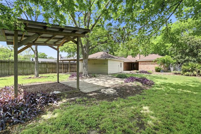 15725 Lakeview Drive, Jersey Village, TX 77040