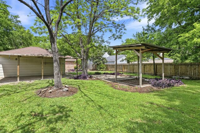 15725 Lakeview Drive, Jersey Village, TX 77040