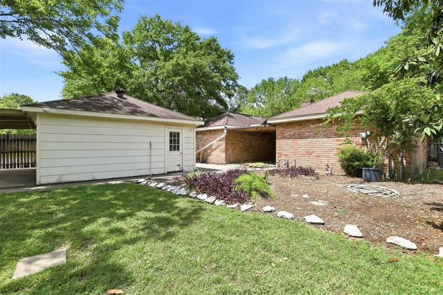 15725 Lakeview Drive, Jersey Village, TX 77040
