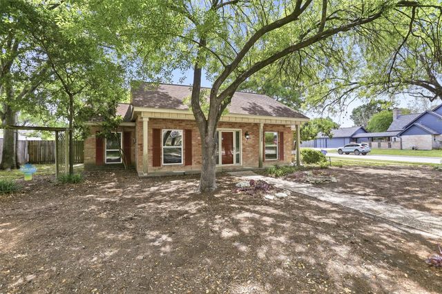 15725 Lakeview Drive, Jersey Village, TX 77040