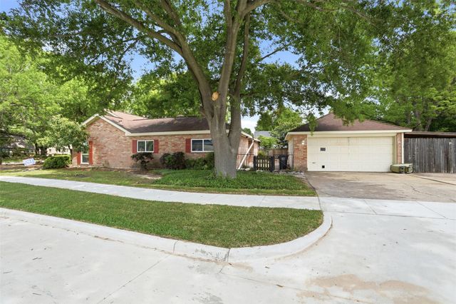 15725 Lakeview Drive, Jersey Village, TX 77040