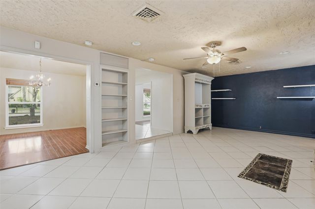 15725 Lakeview Drive, Jersey Village, TX 77040