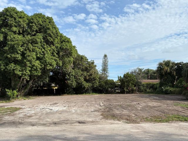 9426 Sunrise Drive, West Palm Beach, FL 33403
