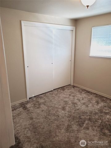 606 8th Street NW, Puyallup, WA 98371