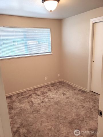 606 8th Street NW, Puyallup, WA 98371