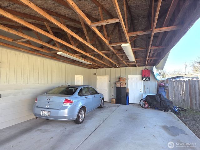 606 8th Street NW, Puyallup, WA 98371