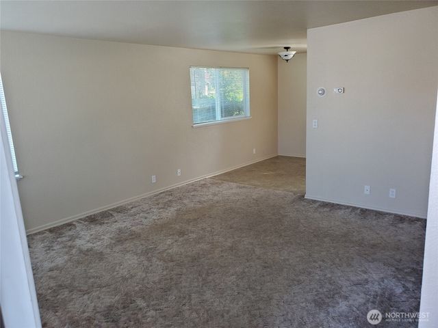 606 8th Street NW, Puyallup, WA 98371