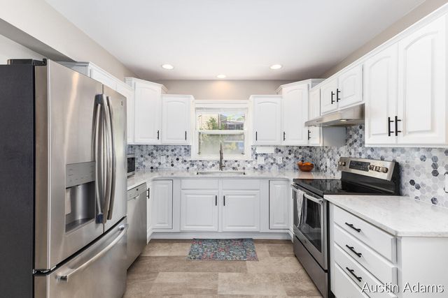 1925 Emerald Avenue, Grand Rapids, MI 49505