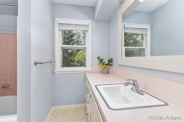 1925 Emerald Avenue, Grand Rapids, MI 49505