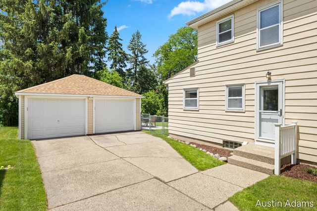 1925 Emerald Avenue, Grand Rapids, MI 49505