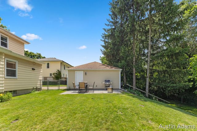 1925 Emerald Avenue, Grand Rapids, MI 49505