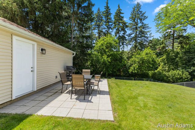 1925 Emerald Avenue, Grand Rapids, MI 49505