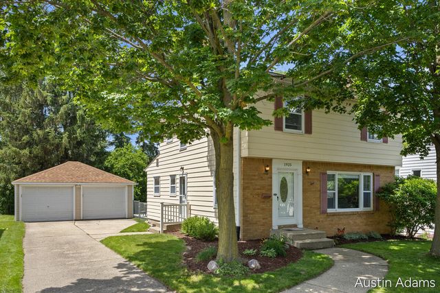1925 Emerald Avenue, Grand Rapids, MI 49505