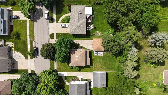 1925 Emerald Avenue, Grand Rapids, MI 49505