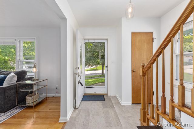 1925 Emerald Avenue, Grand Rapids, MI 49505