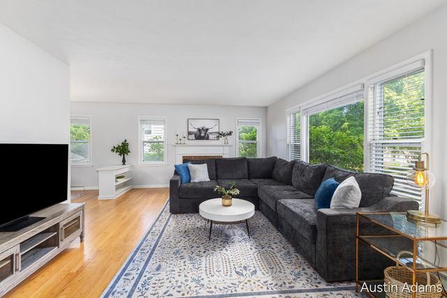 1925 Emerald Avenue, Grand Rapids, MI 49505